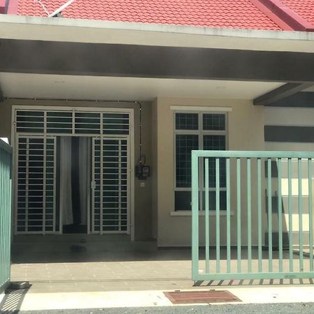Z&M Homestay Jertih Exterior foto